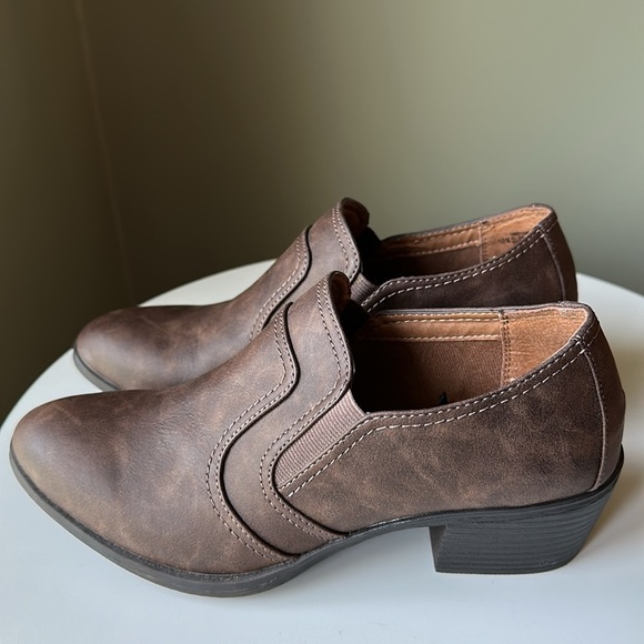 EuroSoft Abeline Ankle Boot Vegan Leather Stitching Details Comfort Slip On - Picture 14 of 17